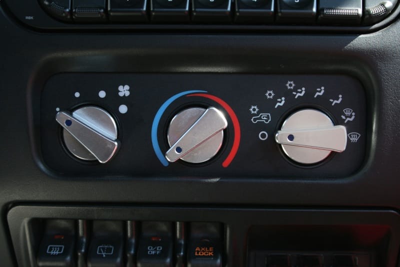 Rugged Ridge 3-Pc Alu Climate Control Knob Set Blue 99-06TJ thumbnail 2