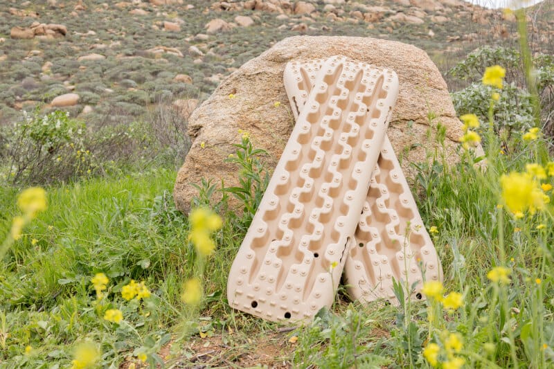 DV8 Offroad DV8 Xtract Traction Boards | Pair | Tan thumbnail 2